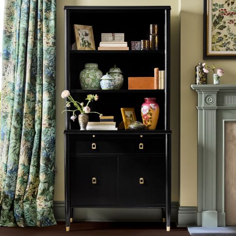 How to Style a Shelf